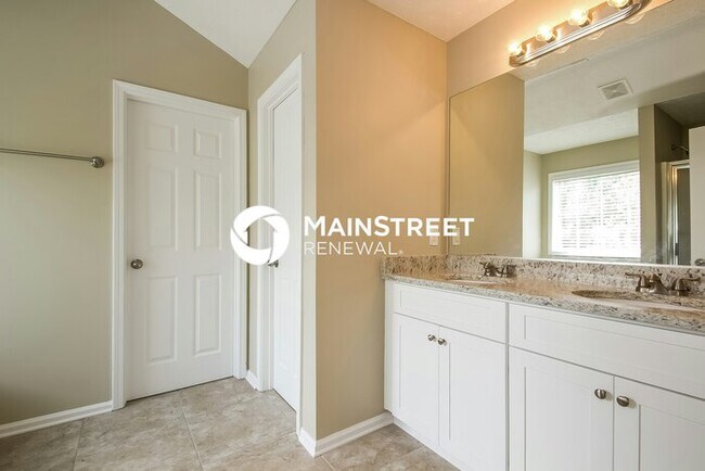 Building Photo - 2216 Swan Lake Ct