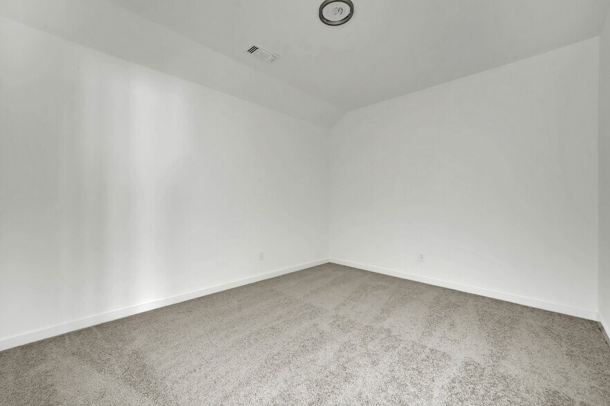 Building Photo - 3729 Paradise Way
