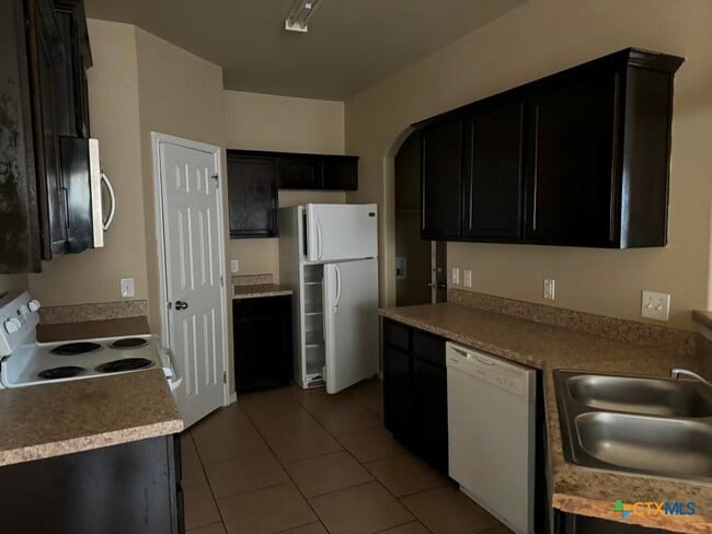 Building Photo - 1208 Cavalry Ln