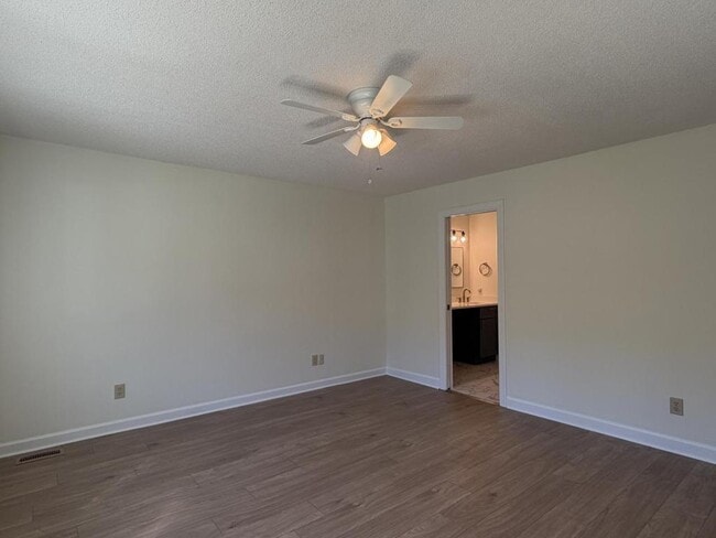 Building Photo - 305 Wimbledon Ct