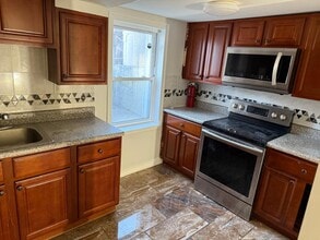 Building Photo - 1221 S 52nd St