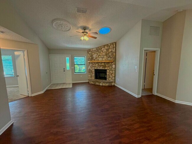 Building Photo - 38 Berkshire Ln