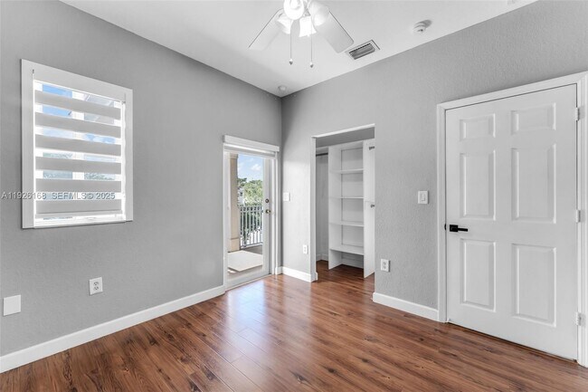 Building Photo - 239 SE 31st Terrace