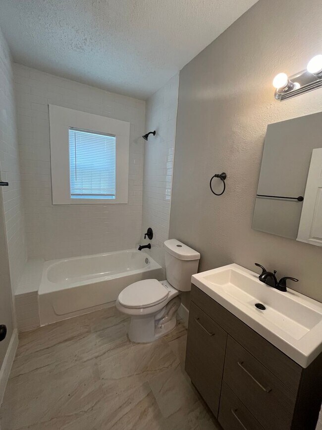 Building Photo - What a beautiful home!!