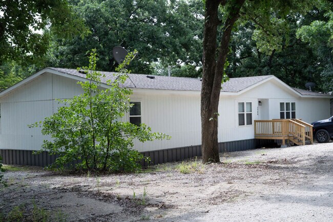 Building Photo - 2988 Lisa Dr