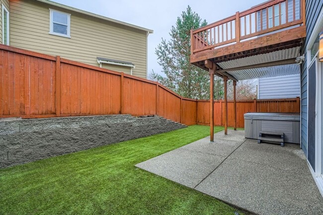 Building Photo - Stunning 3BD / 3BA Redmond Home. Spacious, Updated & Designed for Comfort!
