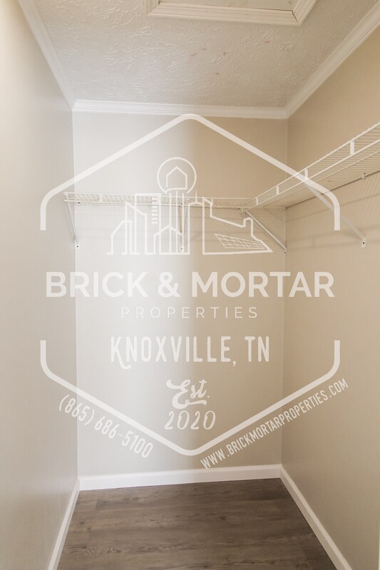 Building Photo - 1733 Lively Rd