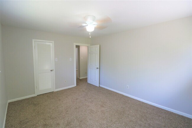 Building Photo - 2705 Wilmington Dr