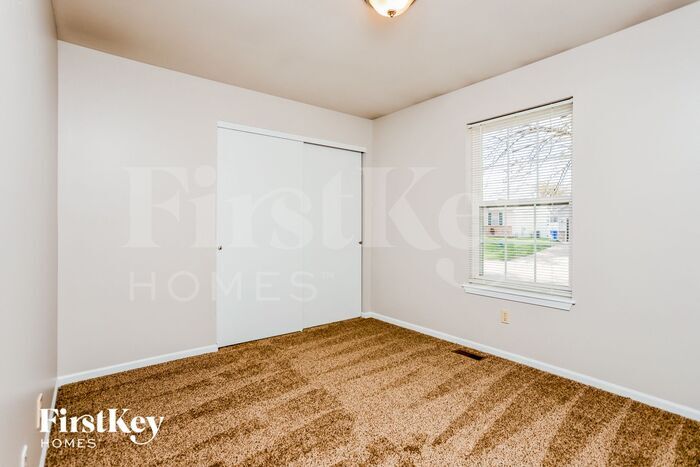 Building Photo - 15 Crystal Lake Dr