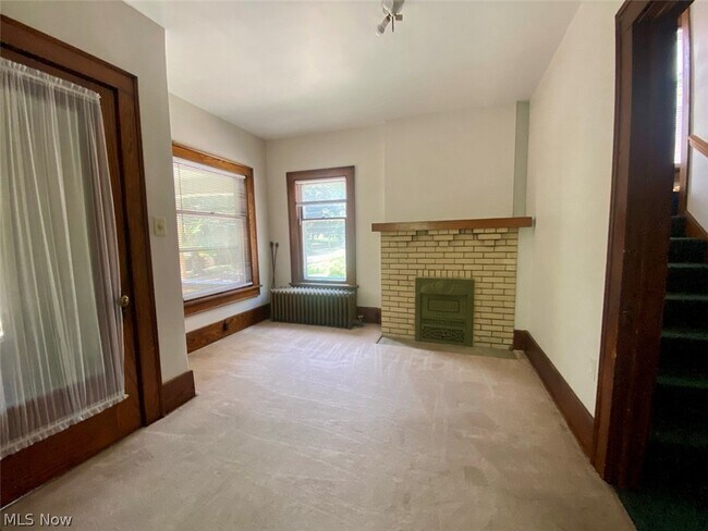Building Photo - 179 Oakdale Ave