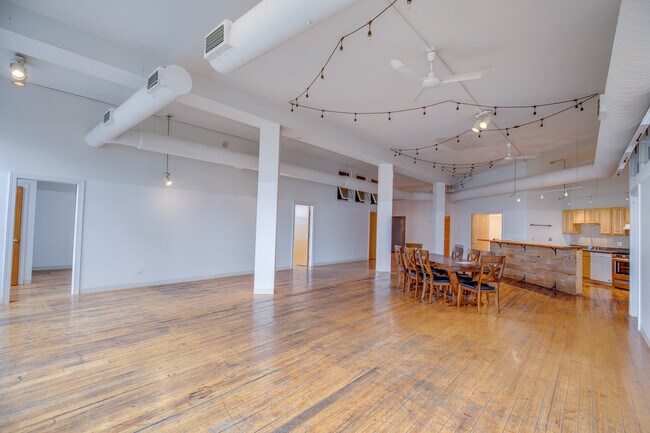 Building Photo - 1278 N Milwaukee Ave