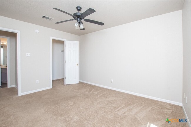 Building Photo - 402 Deloris Dr