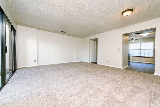 Building Photo - 14 Oakwood Park