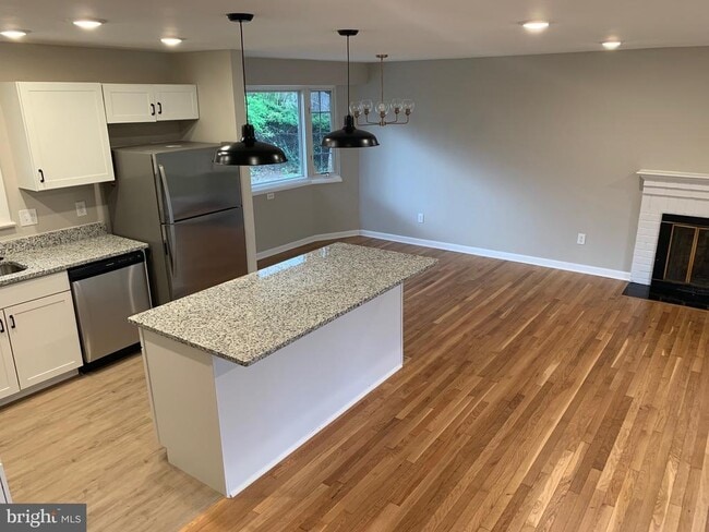 Building Photo - 6810 Fern Ln