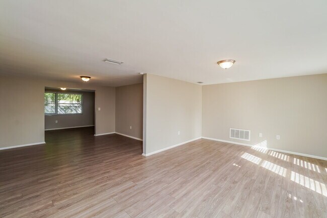 Building Photo - 11115 Areca Dr