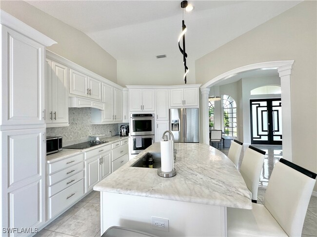 Building Photo - 2544 SW 28th Pl