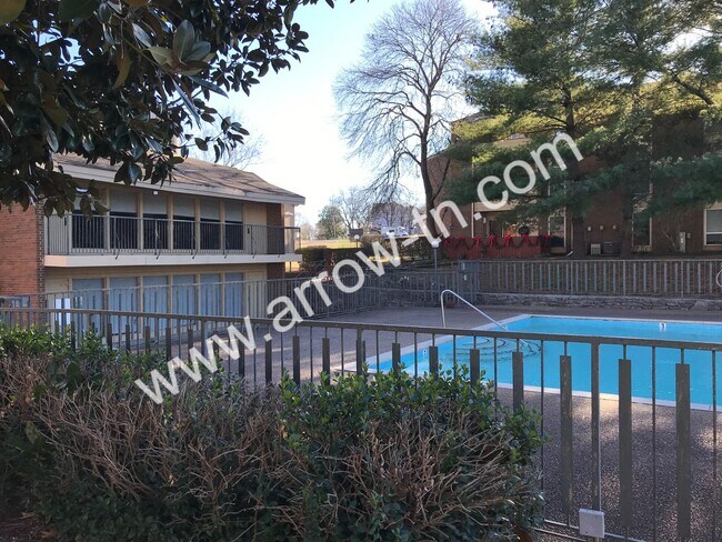 Building Photo - Awesome 2 Bedroom Condo Near the River!
