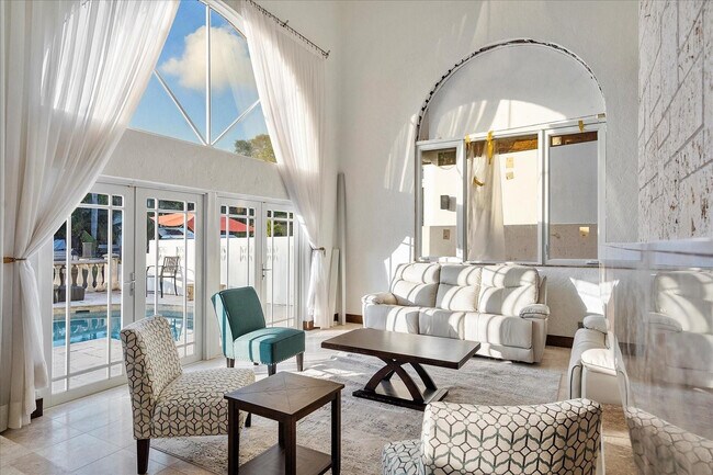 Building Photo - 1421 Ponce de Leon Dr