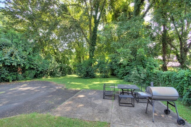 Building Photo - Discover this beautifully updated full brick single-family home in the heart of the historic Wesl...