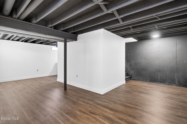 Building Photo - 10 Derry Ln