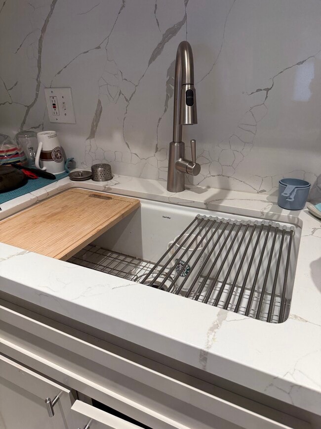 Building Photo - 2008 E Stearns Ave