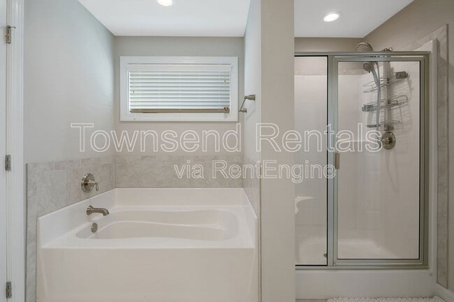 Building Photo - 1408 Friar Rock Cir