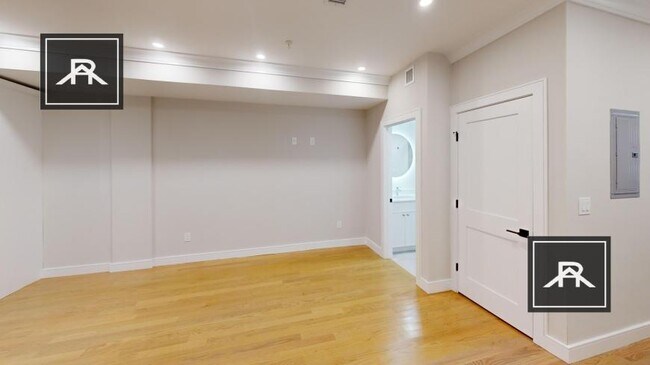 Building Photo - 3 bedroom in Boston MA 02116