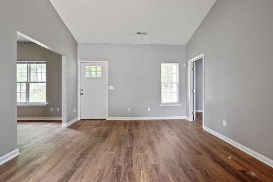 Building Photo - 1117 Aaron Dr