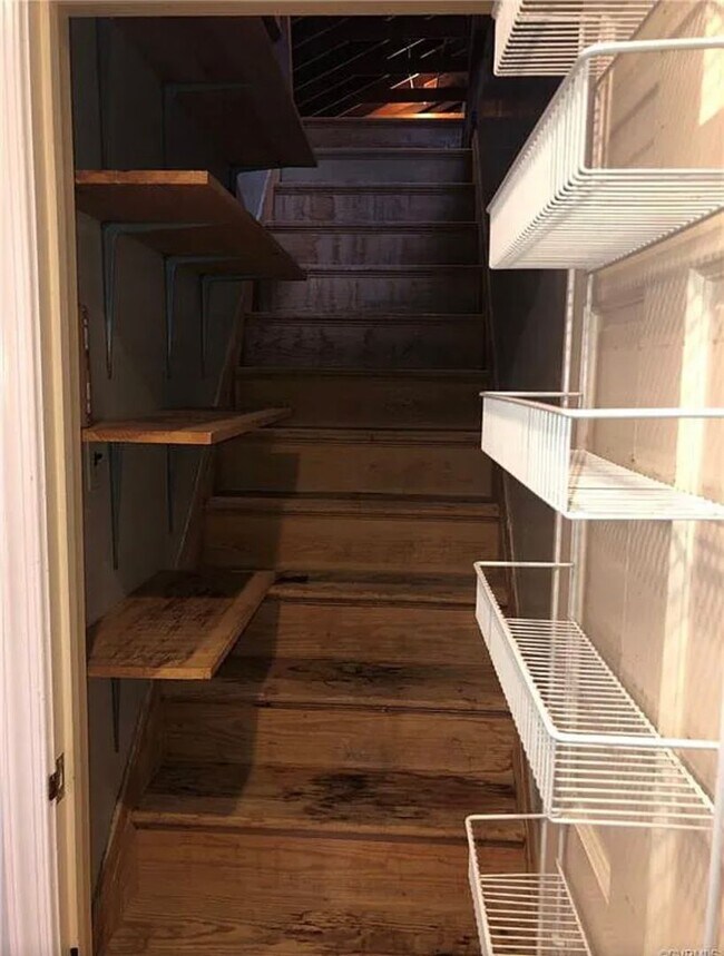 Building Photo - Beautifully Renovated 4bdrm/2.5bth Tri-Level Home Located on a Large Lot in Henrico County!!