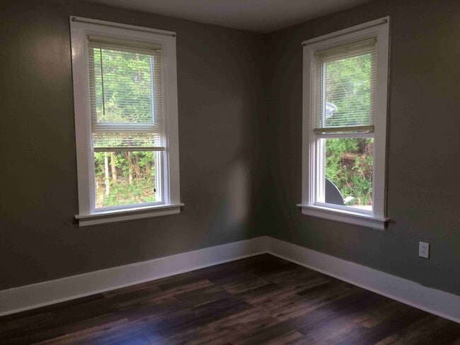 Building Photo - 317 Klingenberg Terrace