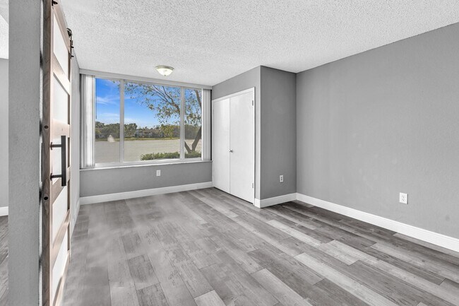 Building Photo - 2820 N Oakland Forest Dr