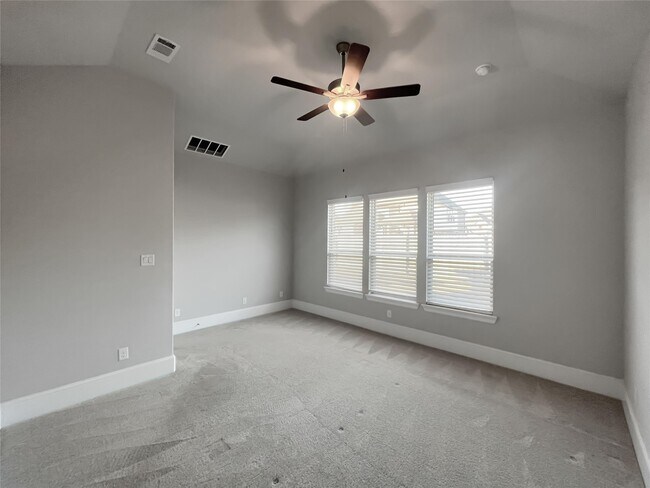 Building Photo - 16807 Hemlock Grove Dr