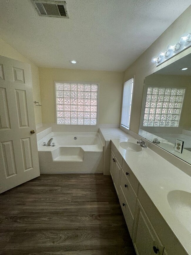 Building Photo - End of Cul-de-sac home