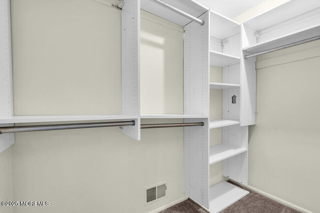 Building Photo - 438 Oak Knoll Dr