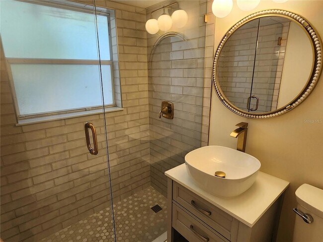 Building Photo - 565 Golden Gate Point