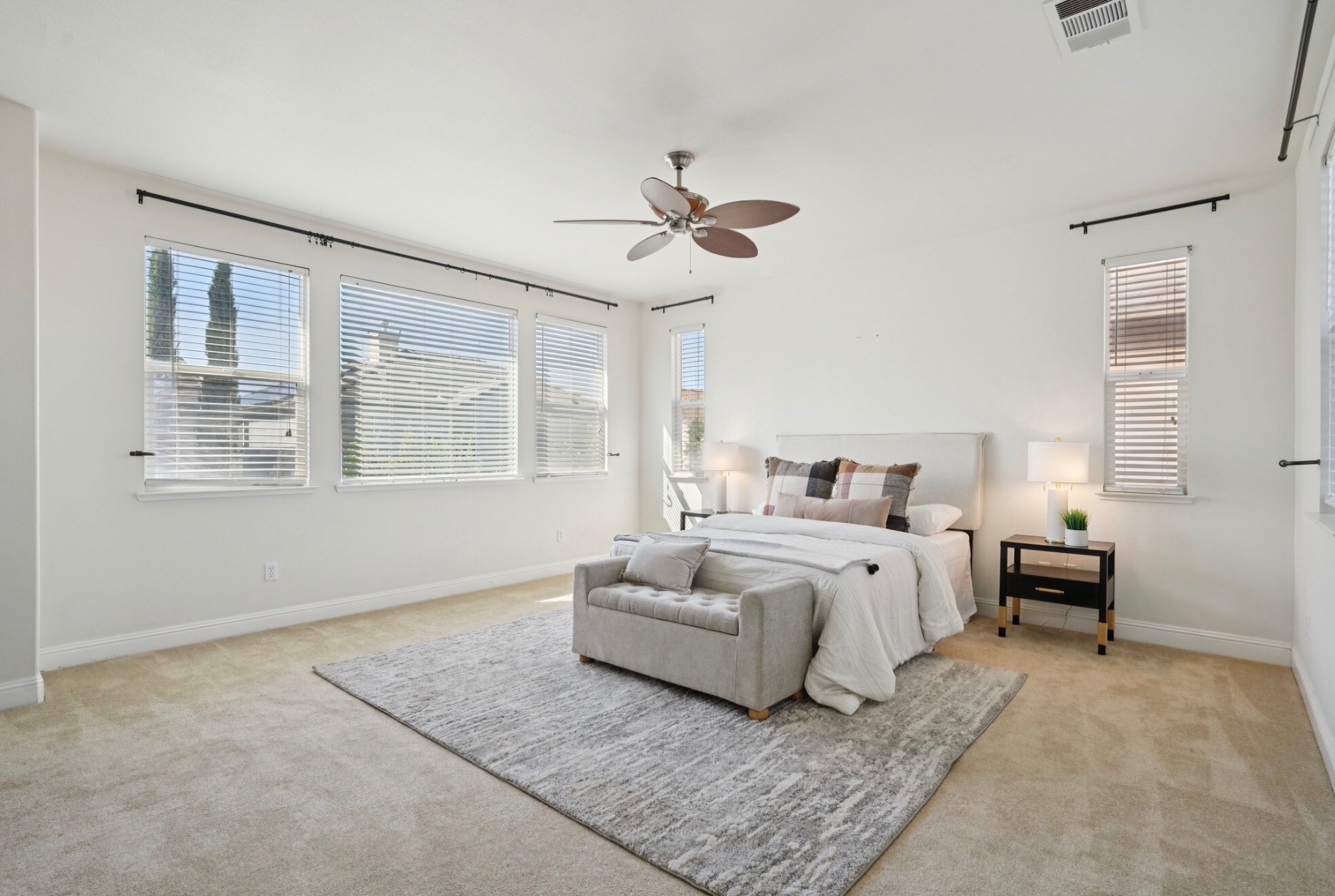 Building Photo - 2070 Katnich Ln