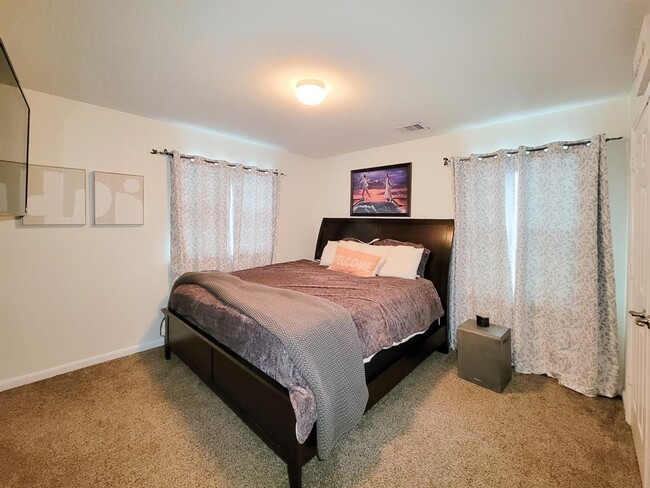 Building Photo - 5046 Longlane Dr