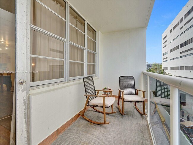 Building Photo - 3725 S Ocean Dr