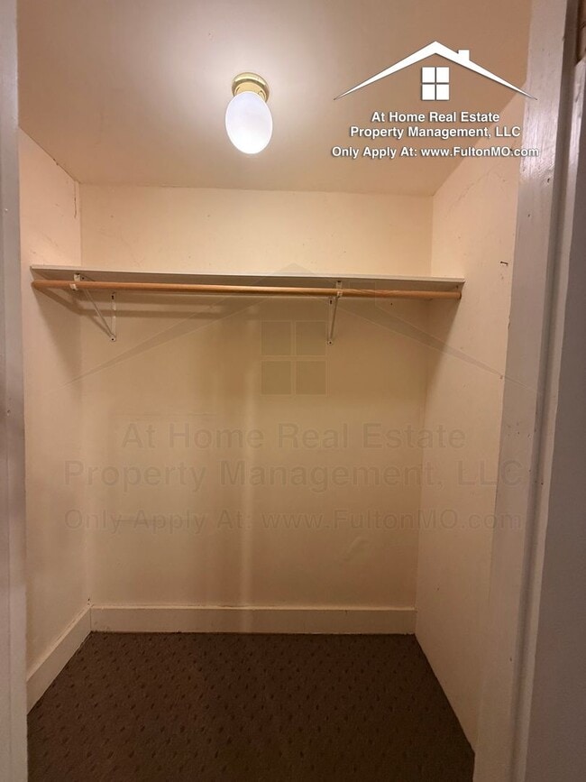 Building Photo - 504 Nichols St