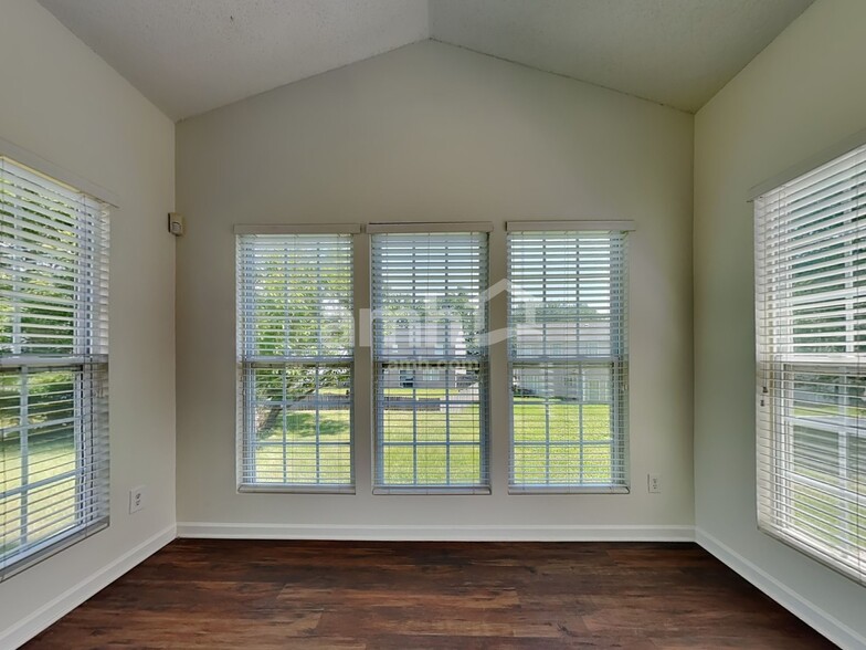 Building Photo - 5 Black Haw Ct