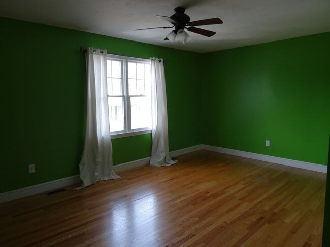 Building Photo - Modern 2Br-1.5Ba Townhouse in East Weymouth