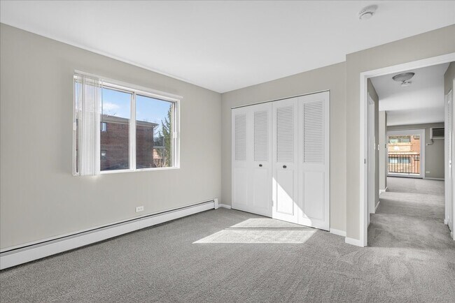 Building Photo - 604 W 65th St