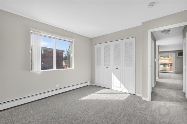 Building Photo - 716 W 65th St