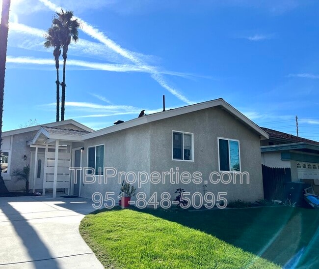 Building Photo - 5063 Pearblossom Dr