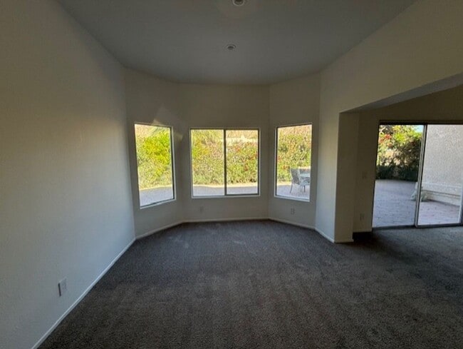 Building Photo - Laguna De La Paz