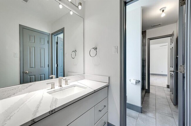 Building Photo - 10011 Brightling Ln