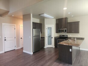 Building Photo - F7216