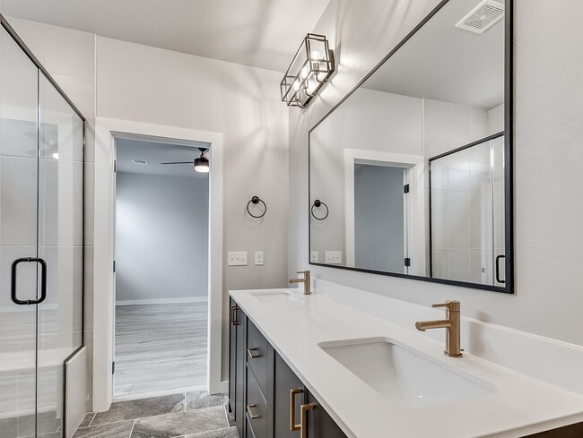 Building Photo - Beautiful home inOklahoma City