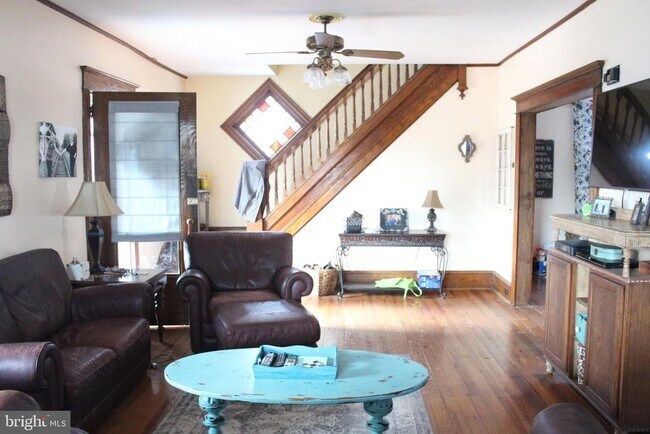 Building Photo - 217 Villanova Rd