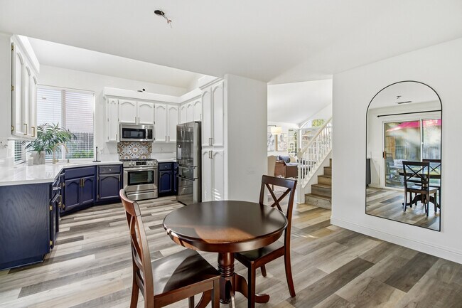 Building Photo - 2559 Du Bois Dr